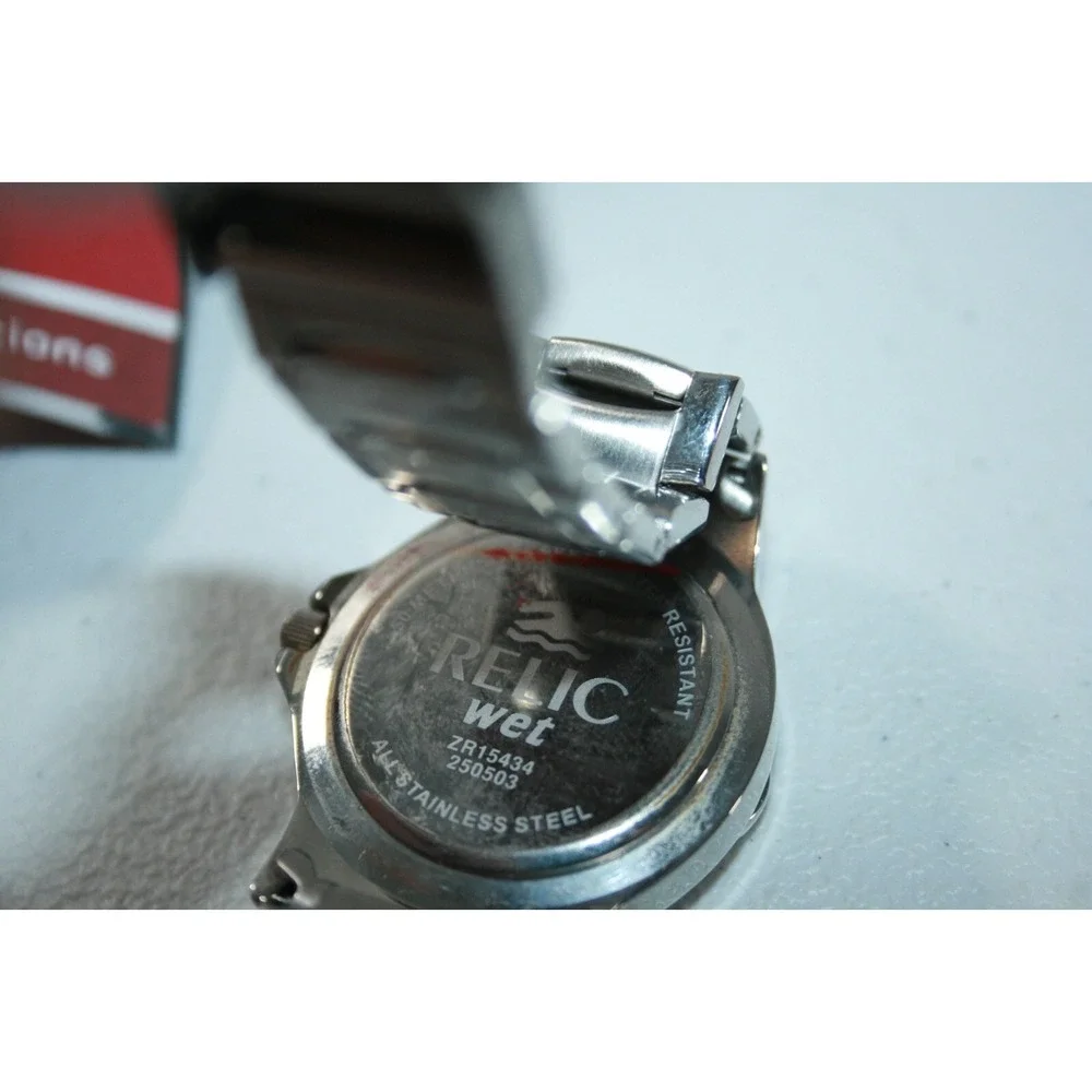Relic Wet Women's Watch Silver Tone Round Day Date 50M Green W/‎ Box ZR15434